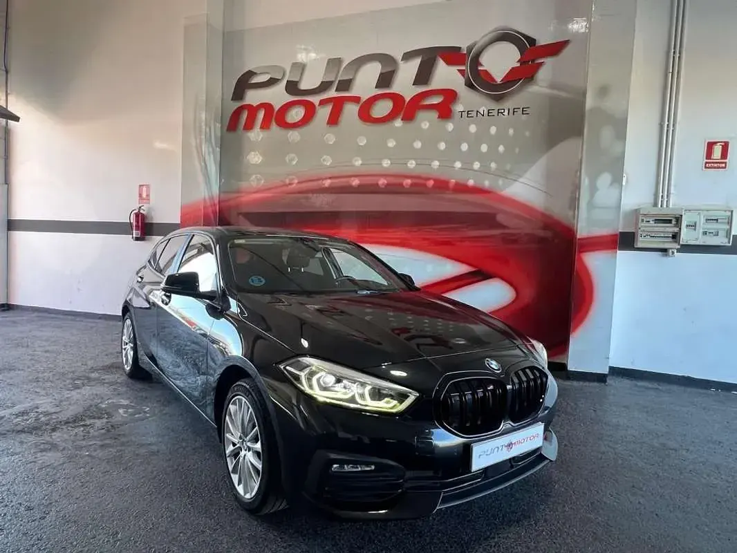 Usado BMW 118 140 CV (102 kW) 2020 Negro Utilitario