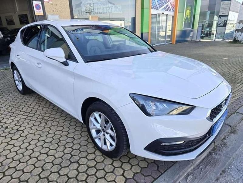 Usado Seat Leon ST Style 131 CV (96 kW) 2022 Blanco Familiar