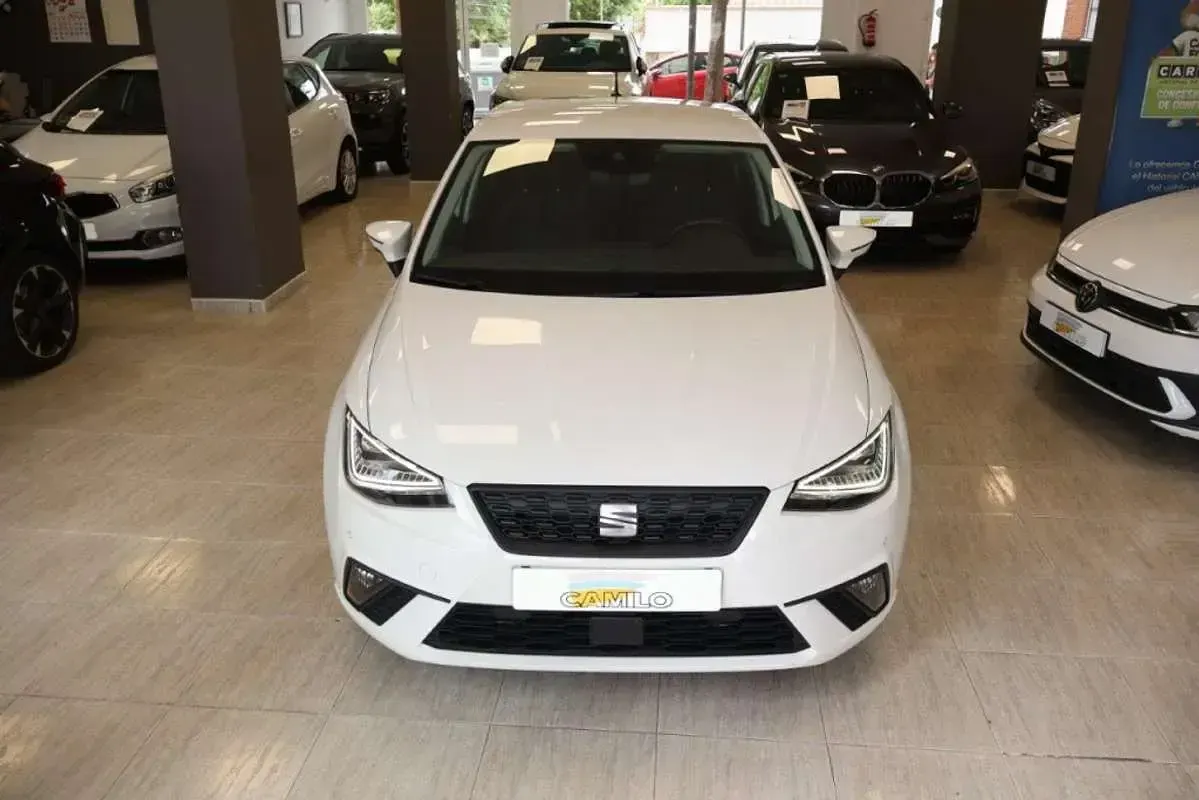 Usado Seat Ibiza Style 110 CV (80 kW) 2022 Blanco Utilitario