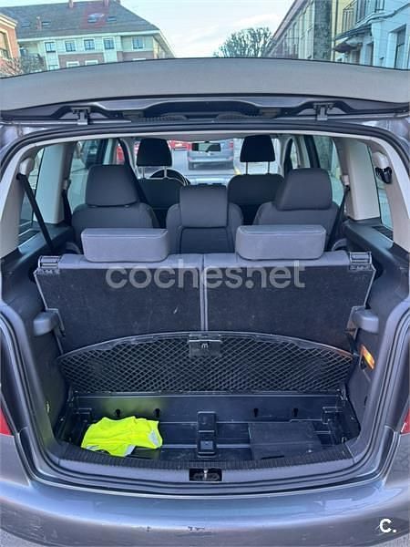 Usado VW Touran 105 CV (77 kW) 2006 Gris / plata Monovolumen