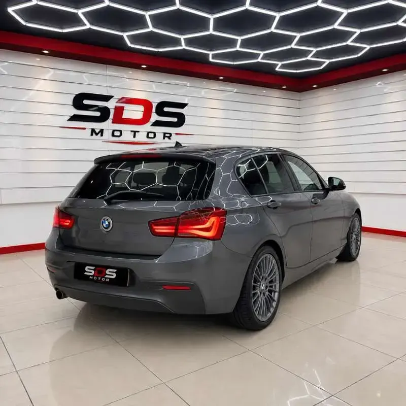 Usado BMW 116 116 CV (85 kW) 2018 Gris Utilitario
