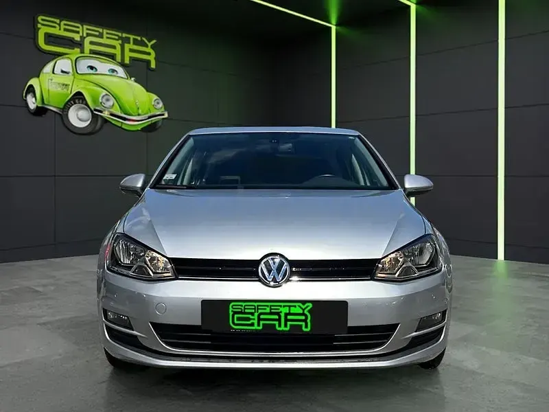 Usado VW Golf VII Advance 105 CV (77 kW) 2014 Gris / plata Berlina