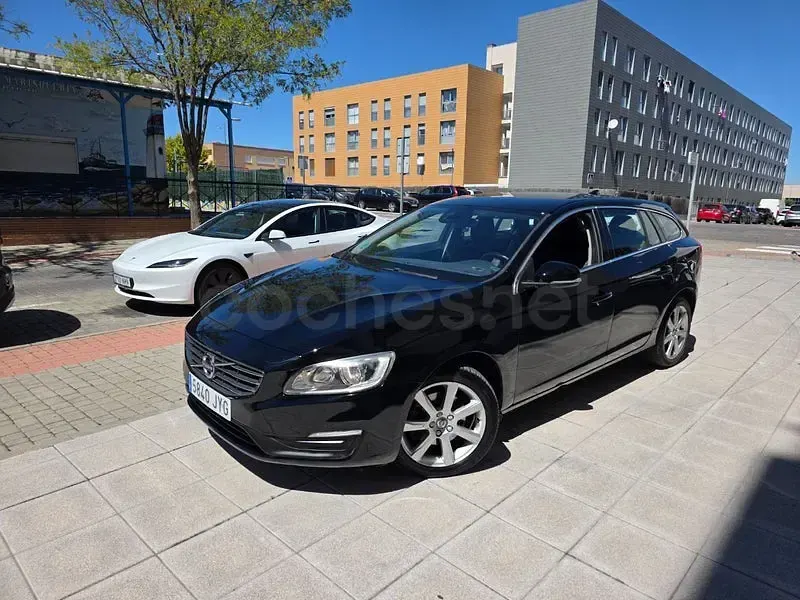 Usado Volvo V60 Summum 150 CV (110 kW) 2017 Negro Familiar