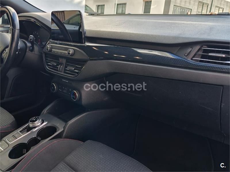 Używany Ford Focus ST-Line 125 KM (91 kW) 2019 Biały Sedan/Limuzyna