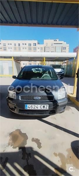 Usado Ford Fusion 100 CV (73 kW) 2004 Gris / plata Utilitario