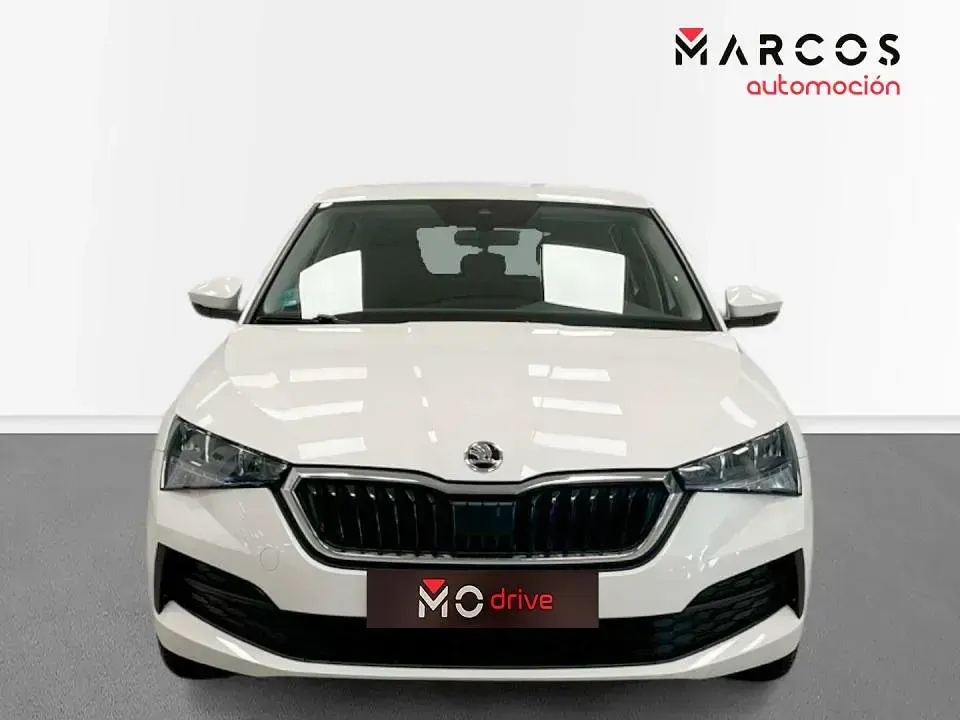 Usado Skoda Scala Active 95 CV (69 kW) 2022 Utilitario