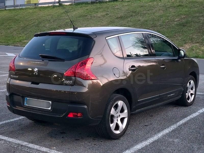 Usado Peugeot 3008 Style 112 CV (82 kW) 2012 Marrón Familiar