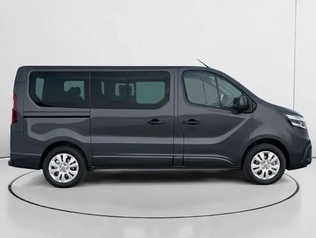 Usado Nissan Primastar Acenta 150 CV (110 kW) 2025 Gris Monovolumen