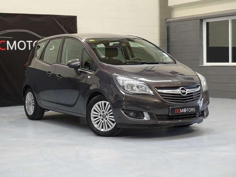 Usado Opel Meriva Selective 101 CV (74 kW) 2014 Gris / plata Monovolumen