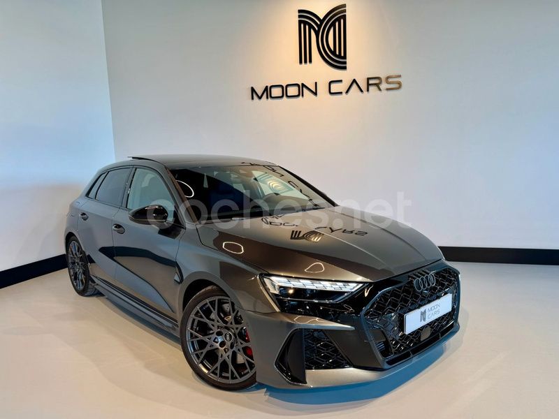 Gris / plata Usado 2025 Audi RS3 Sportback Performance Utilitario | 82.990 € (Precio justo) - Imagen 1/4
