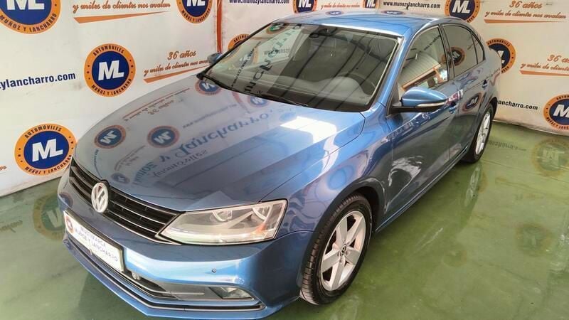 Usado VW Jetta Advance 110 CV (80 kW) 2014 Azul Berlina
