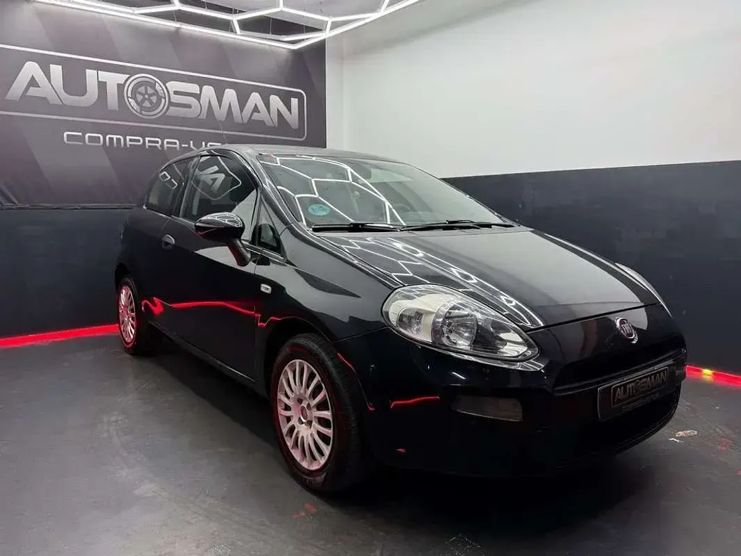 Usado Fiat Punto Pop 69 CV (50 kW) 2015 Negro Utilitario