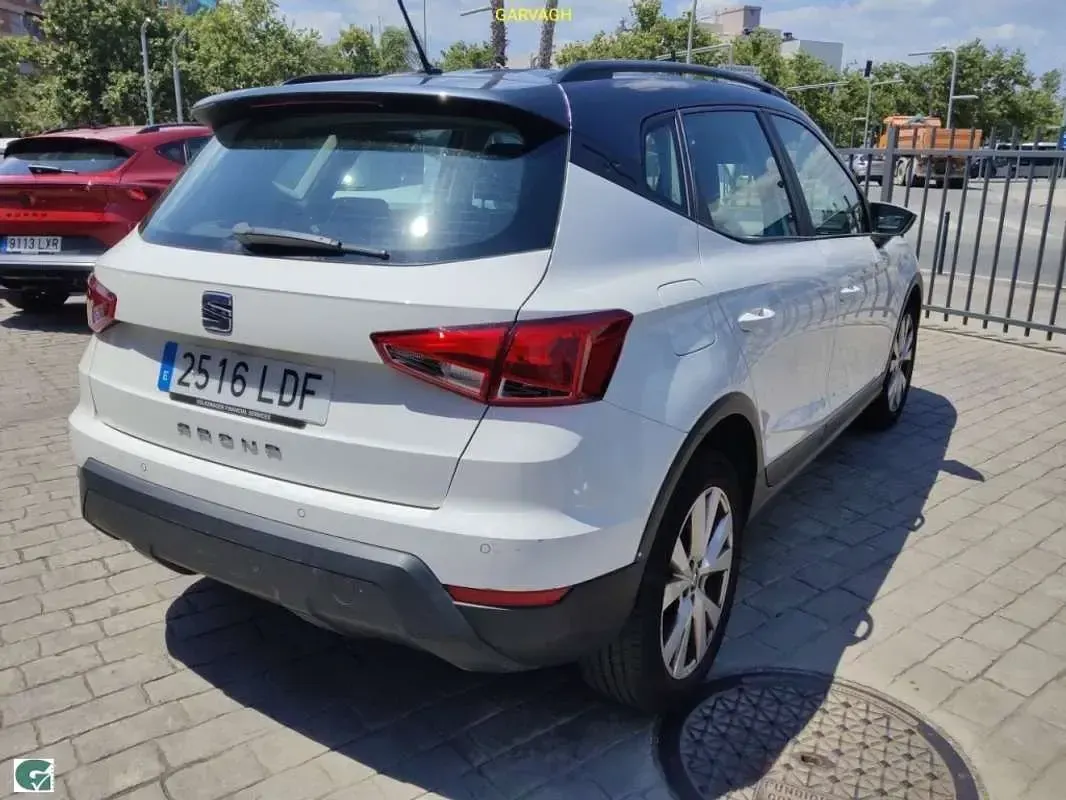 Usado Seat Arona Ecomotive 116 CV (85 kW) 2019 Blanco SUV