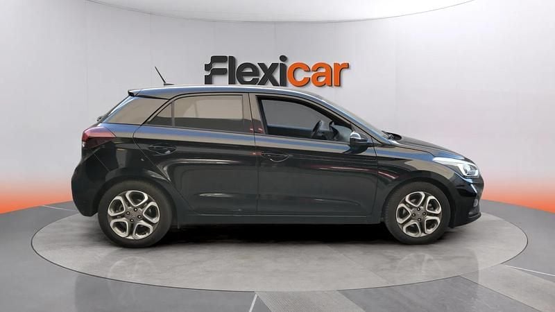 Usado Hyundai i20 100 CV (73 kW) 2018 Negro Berlina