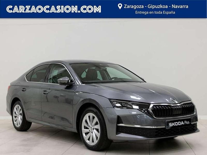 Gris Usado 2024 Skoda Octavia Selection Utilitario | 28.500 € (Precio justo) - Imagen 1/4