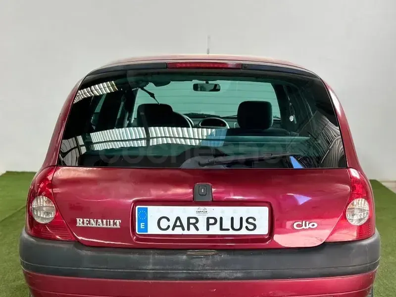 Usado Renault Clio 60 CV (44 kW) 2000 Granate Berlina