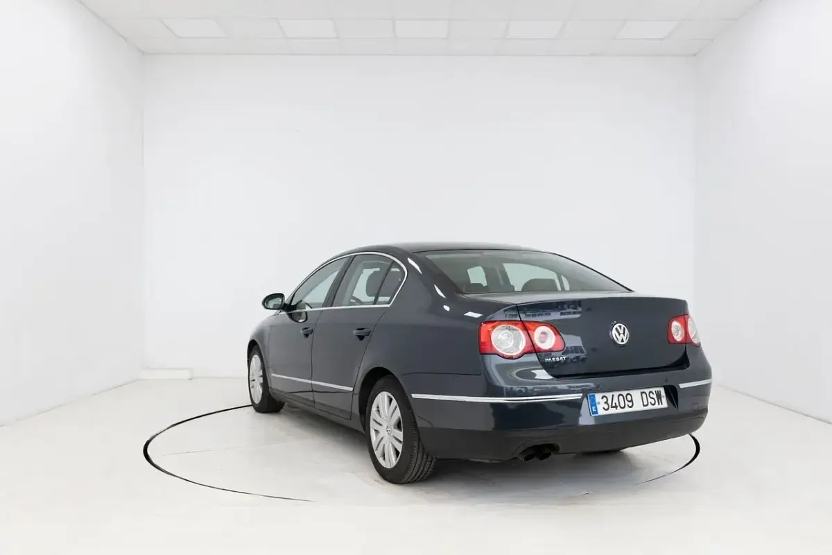 Usado VW Passat 140 CV (102 kW) 2005 Negro Berlina