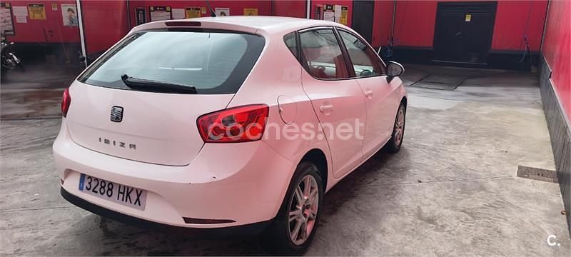 Usado Seat Ibiza Reference 90 CV (66 kW) 2012 Blanco Berlina