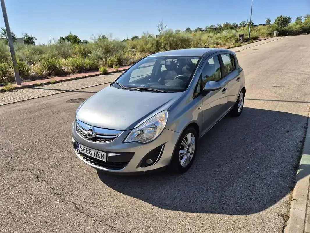 Usado Opel Corsa Expression 86 CV (63 kW) 2012 Gris Utilitario