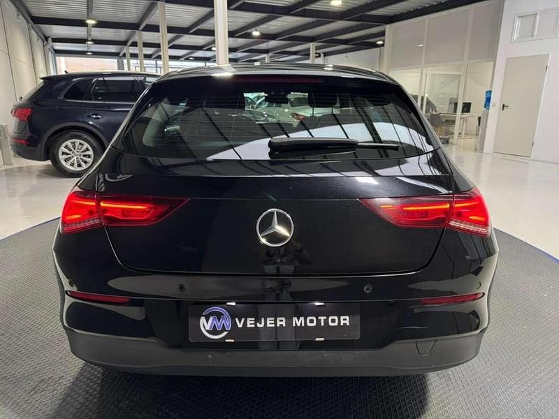 Usado Mercedes CLA180 Business 116 CV (85 kW) 2021 Negro Berlina