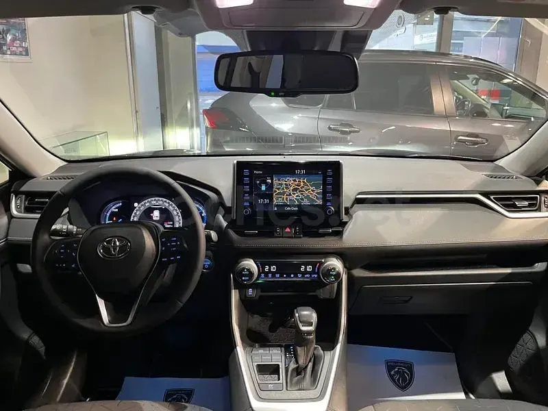 Usado Toyota RAV4 Hybrid Business Edition 218 CV (160 kW) 2022 Gris / plata SUV
