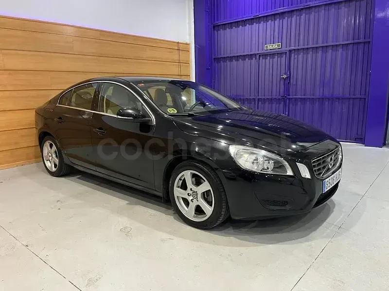 Usado Volvo S60 Momentum 163 CV (119 kW) 2012 Negro Berlina