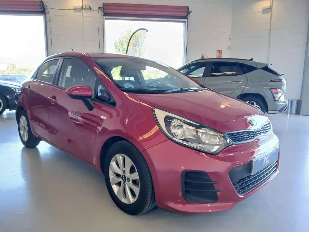 Usado Kia Rio Plus 101 CV (74 kW) 2017 Burdeos Utilitario