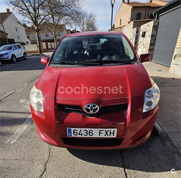 Usado Toyota Auris Sol 124 CV (91 kW) 2007 Rojo Utilitario