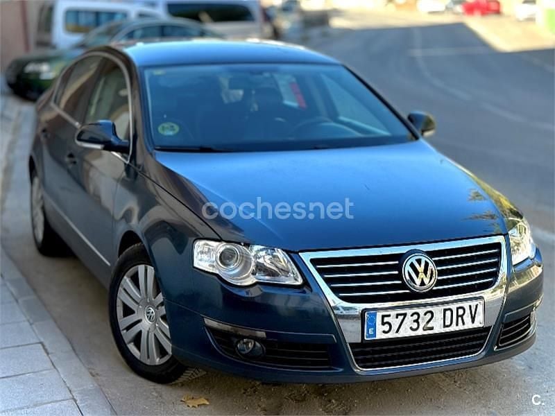 Azul Usado 2006 VW Passat Highline Berlina | 2999 € (Precio justo) - Imagen 1/4