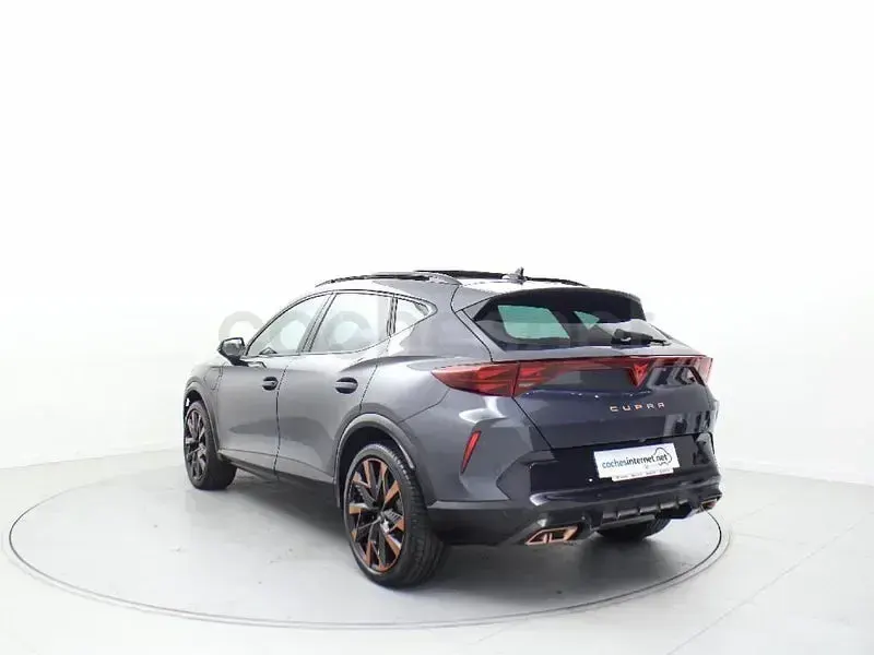 Usado Cupra Formentor 204 CV (150 kW) 2024 Gris / plata SUV