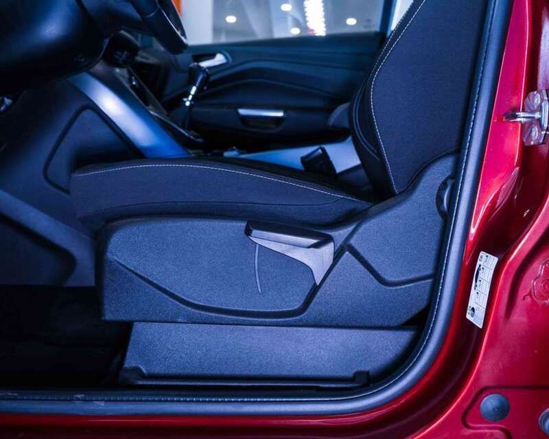 Usado Ford Kuga Trend 120 CV (88 kW) 2019 Rojo rubí SUV