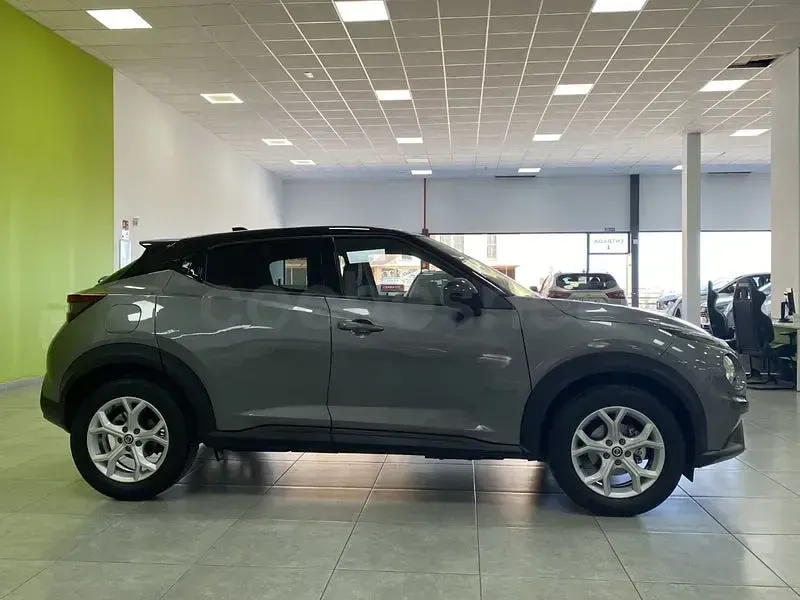 Usado Nissan Juke N-Connecta 114 CV (83 kW) 2021 Gris / plata SUV