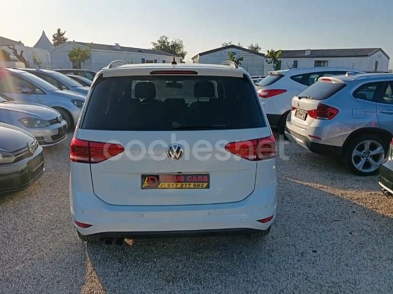 Usado VW Touran Advance 150 CV (110 kW) 2019 Blanco Monovolumen