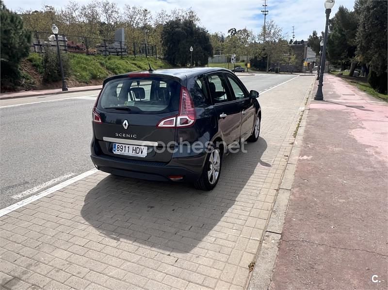 Usado Renault Scénic III Dynamique 130 CV (95 kW) 2011 Gris / plata Monovolumen