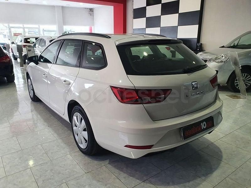 Usado Seat Leon Style 115 CV (84 kW) 2020 Blanco Familiar