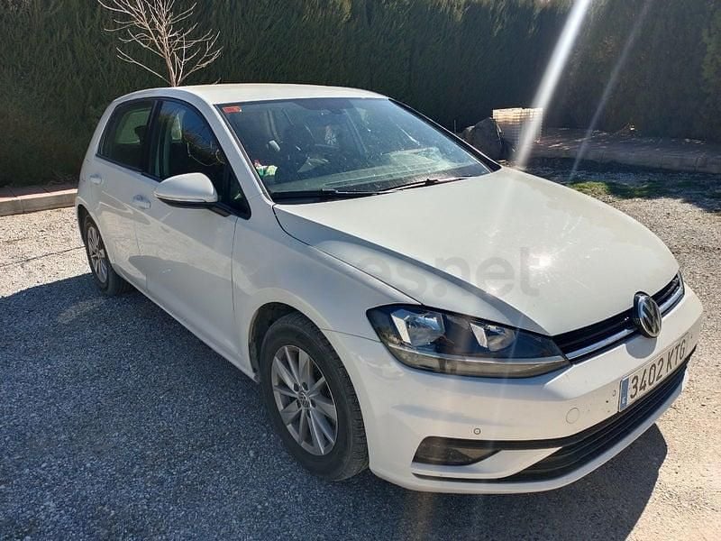 Usado VW Golf VII Advance 115 HP (84 kW) 2019 Branco Sedan