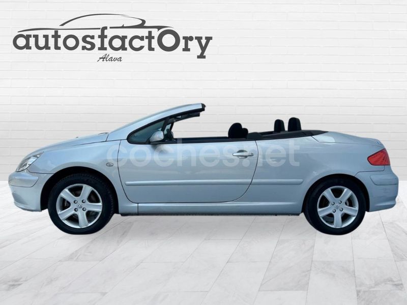 Usado Peugeot 307 CC 143 CV (105 kW) 2005 Gris / plata Descapotable