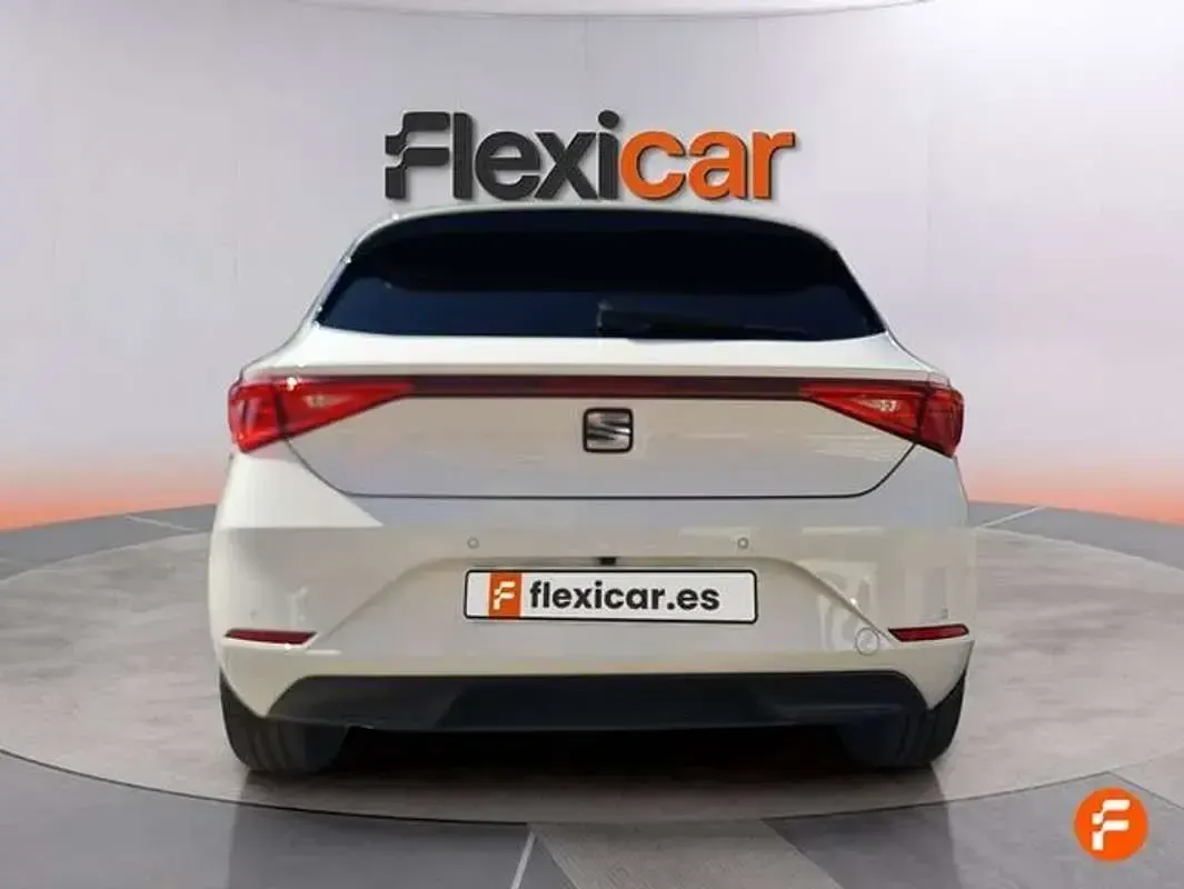 Usado Seat Leon Style 116 CV (85 kW) 2024 Blanco Utilitario