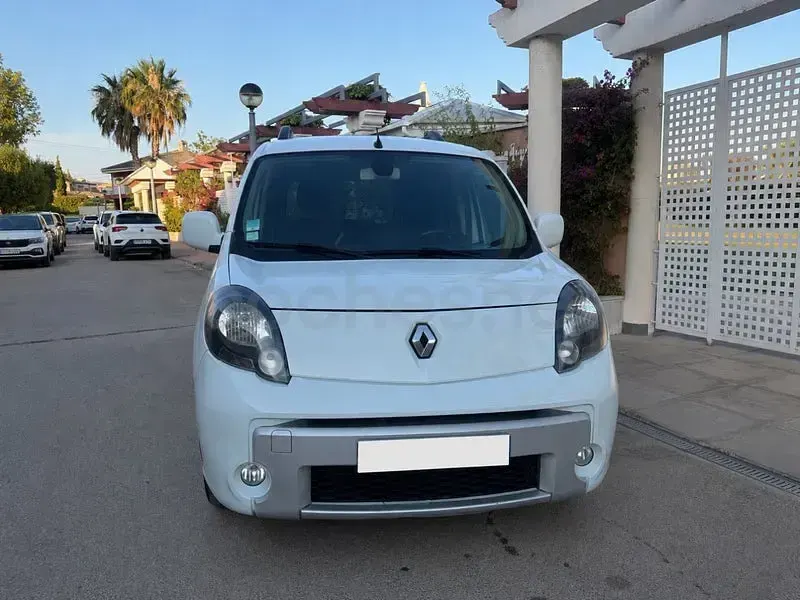 Usado Renault Kangoo Dynamique 110 CV (80 kW) 2013 Blanco Monovolumen