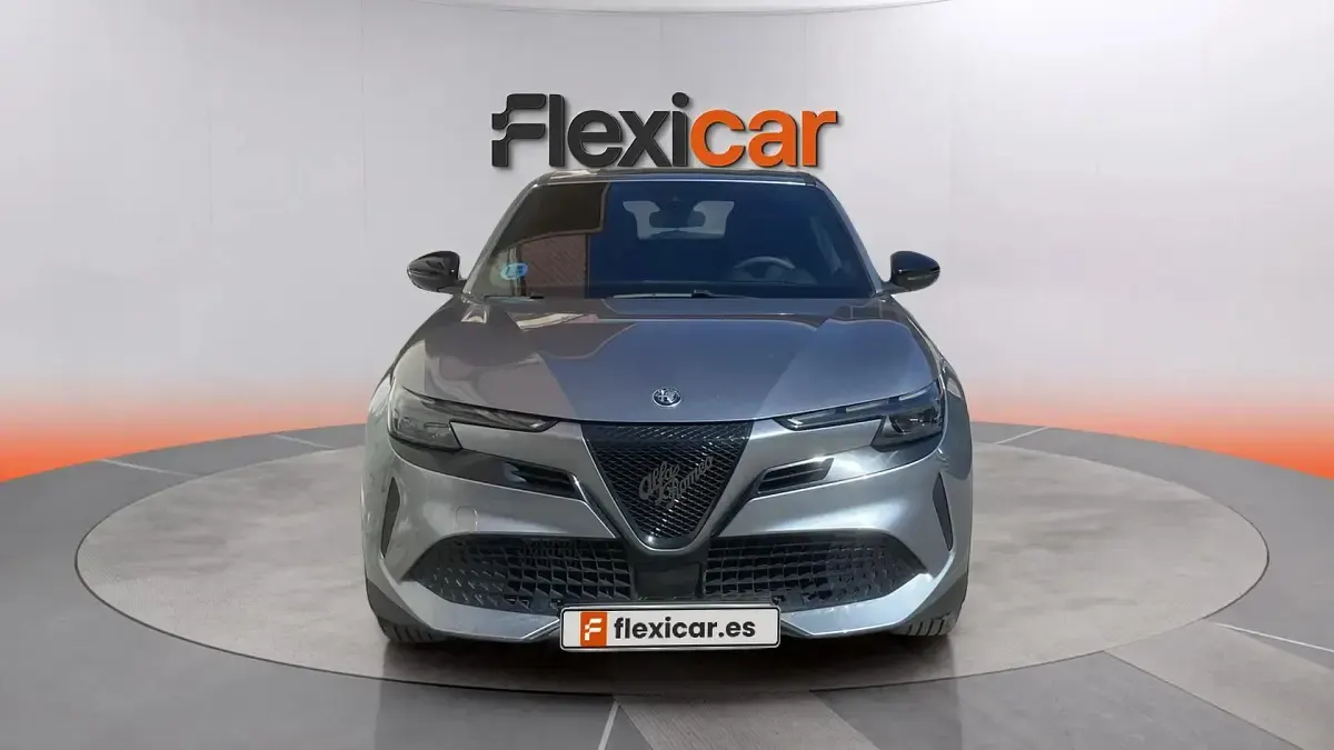 Usado Alfa Romeo Junior 136 CV (100 kW) 2025 Gris SUV