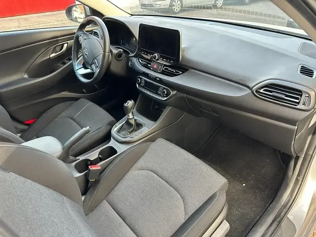 Usado Hyundai i30 120 CV (88 kW) 2023 Gris
