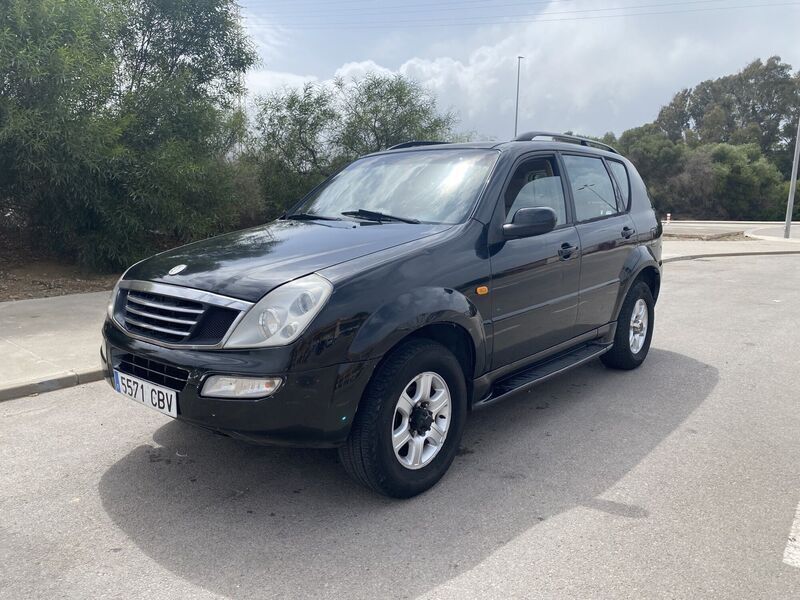 Negro Usado 2002 Ssangyong Rexton SUV | 5990 € - Imagen 1/4