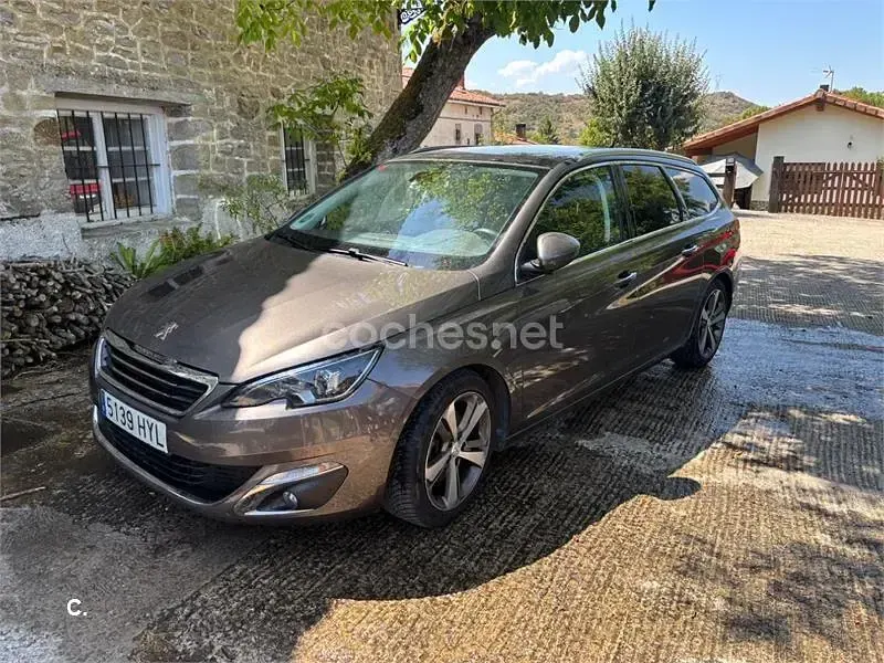 Usado Peugeot 308 SW Allure 150 CV (110 kW) 2014 Negro Familiar