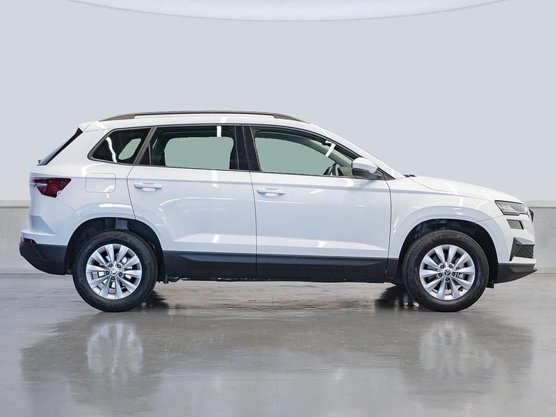 Usado Skoda Karoq Active 110 CV (80 kW) 2023 Blanco SUV