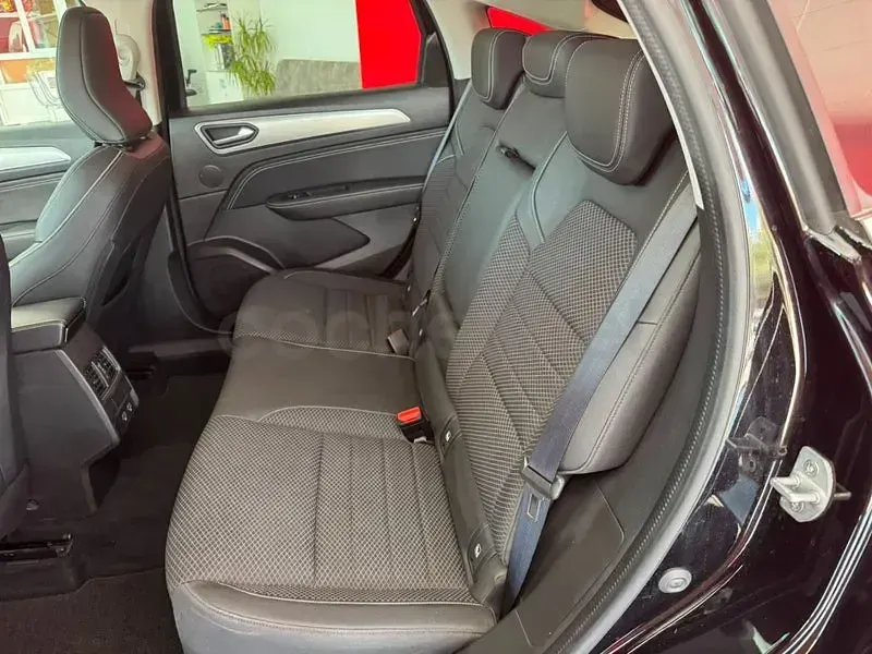 Usado Renault Arkana Zen 140 CV (102 kW) 2022 Negro SUV