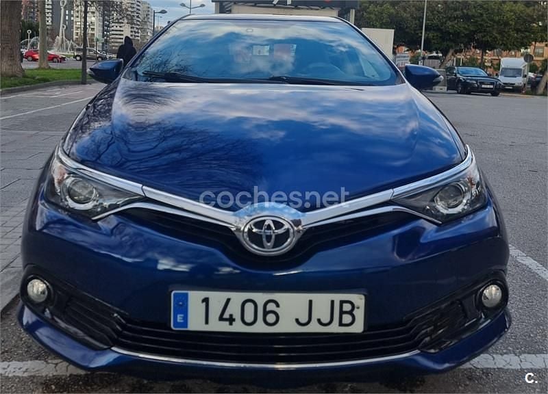 Usado Toyota Auris Active 116 CV (85 kW) 2015 Azul Berlina
