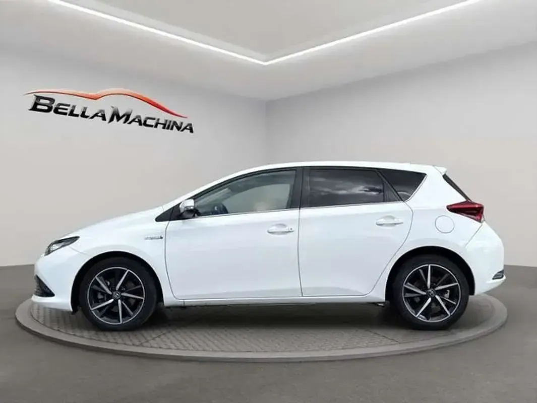 Usado Toyota Auris Hybrid Edition 136 CV (100 kW) 2018 Blanco Utilitario