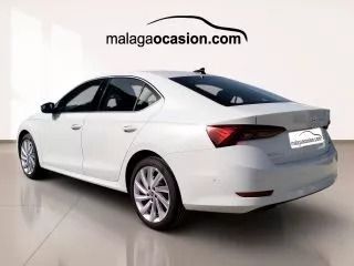 Usado Skoda Octavia Selection 150 CV (110 kW) 2024 Blanco Berlina