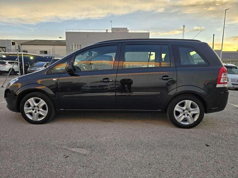 Usado Opel Zafira Family 110 CV (80 kW) 2014 Negro Monovolumen