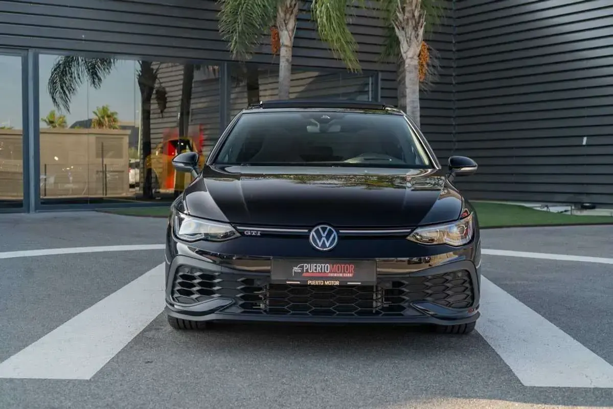 Usado VW Golf VIII GTI 300 CV (220 kW) 2022 Negro Utilitario